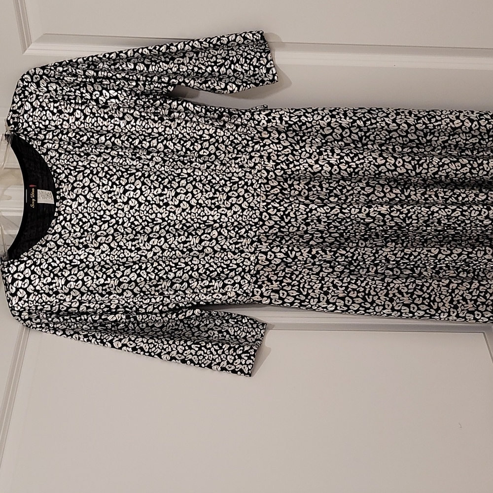 NWOT...LONG MAXI DRESS...NEVER WORN. FOR TALL GALS.